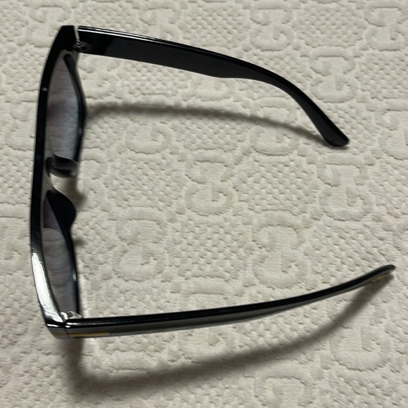 Sunglasses - Picture 3 of 3